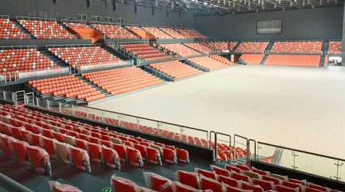 場(chǎng)館座椅的“骨骼”之謎：吹塑 vs 注塑，為何征途座椅選擇氣輔注塑？?