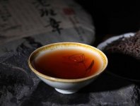2008年的老班章普洱茶餅生茶缺了一塊值錢嗎？